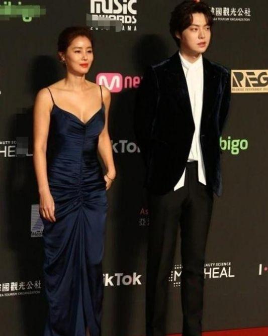 韩国娱乐圈颁奖,韩国娱乐圈年度颁奖盛典精彩回顾  第2张